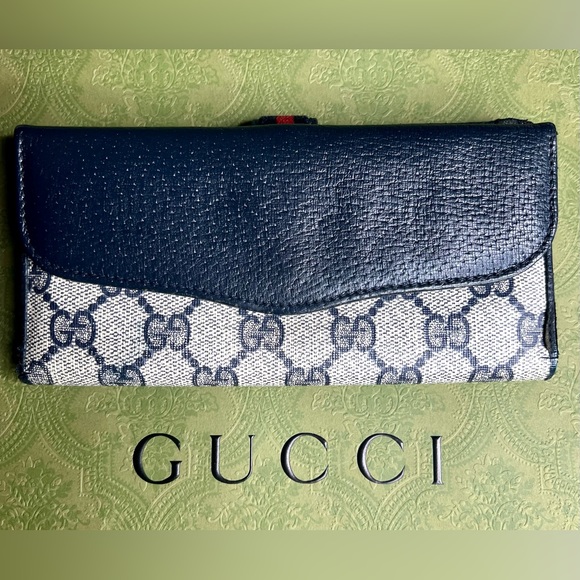 Authentic GUCCI wallet - Picture 3 of 9